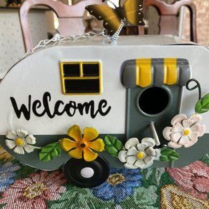 NEW * Welcome * CAMPER BIRDHOUSE * 3-D FLOWERS & BUTTERFLY * stand or hang